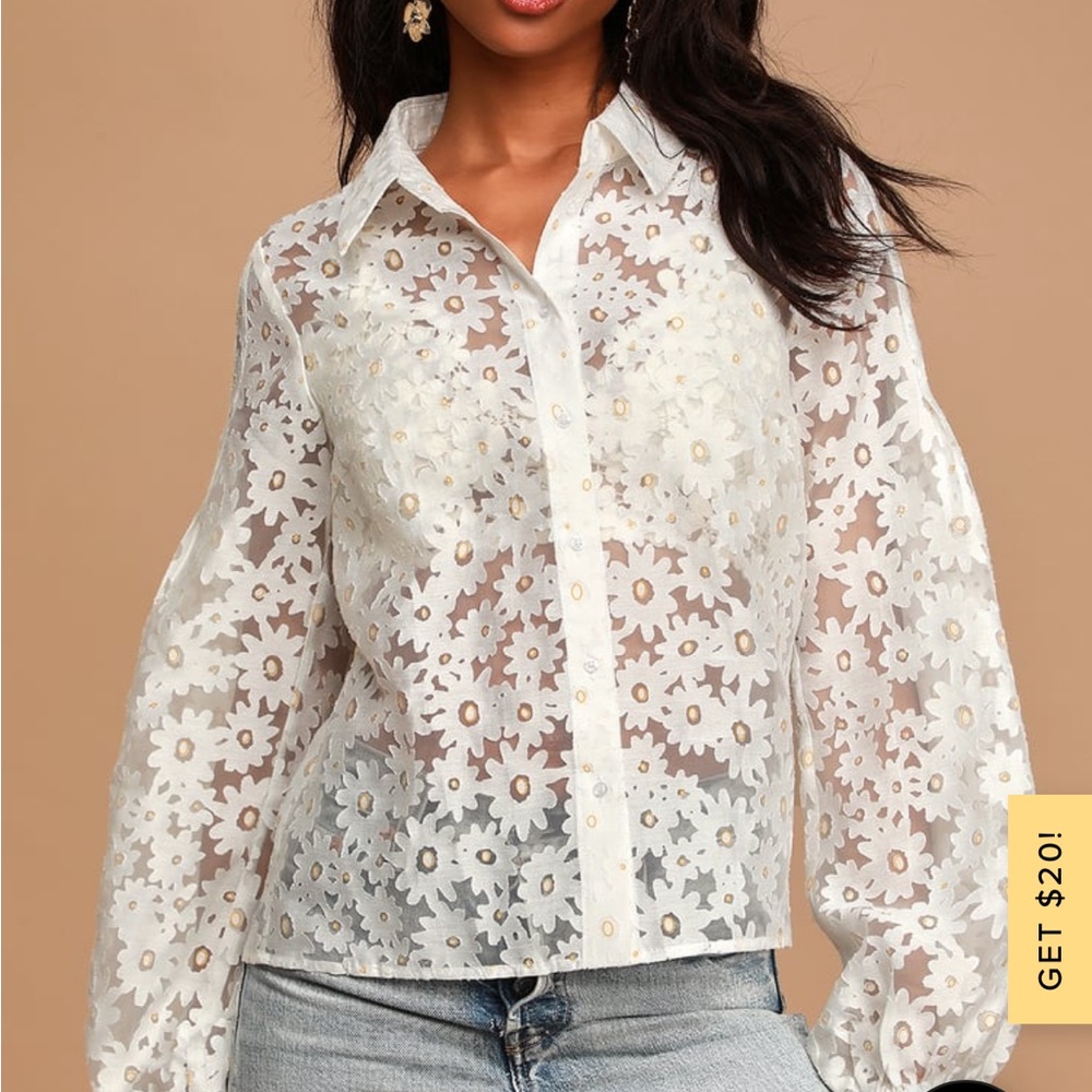 Lulu‘s white sheer floral lace button up top